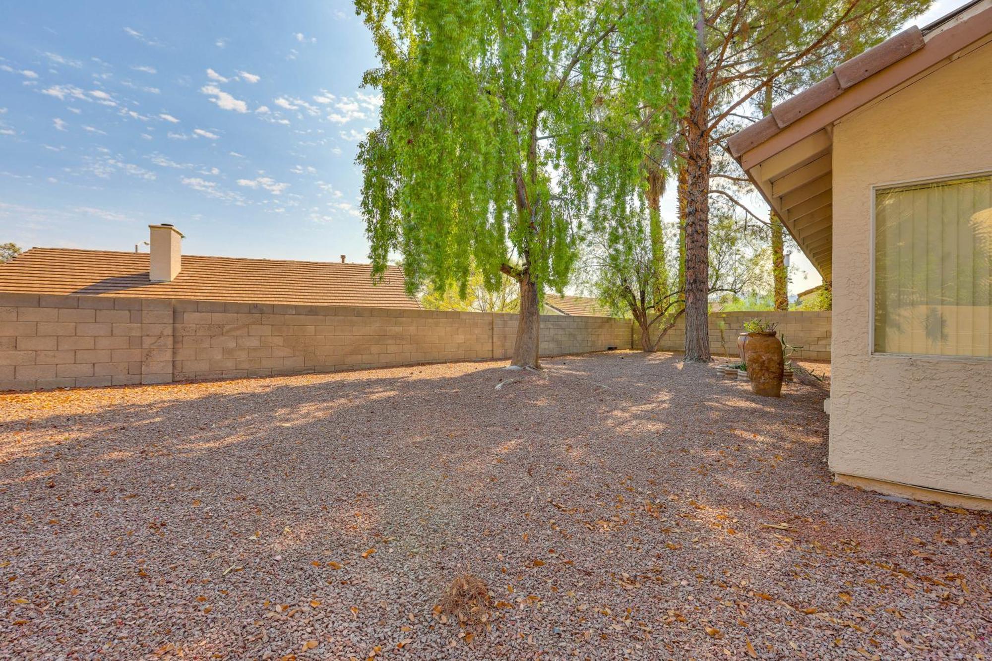 Furnished Patio, Fenced Yard In Valley Holiday home