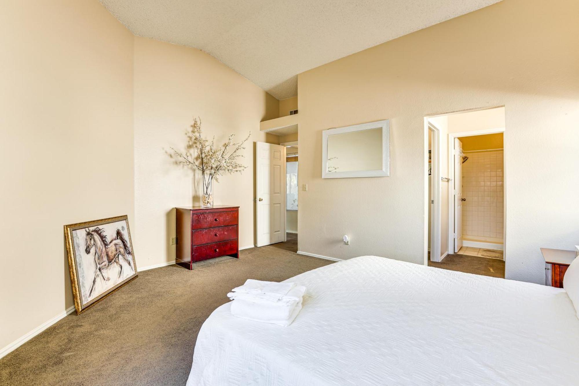 Furnished Patio, Fenced Yard In Valley *