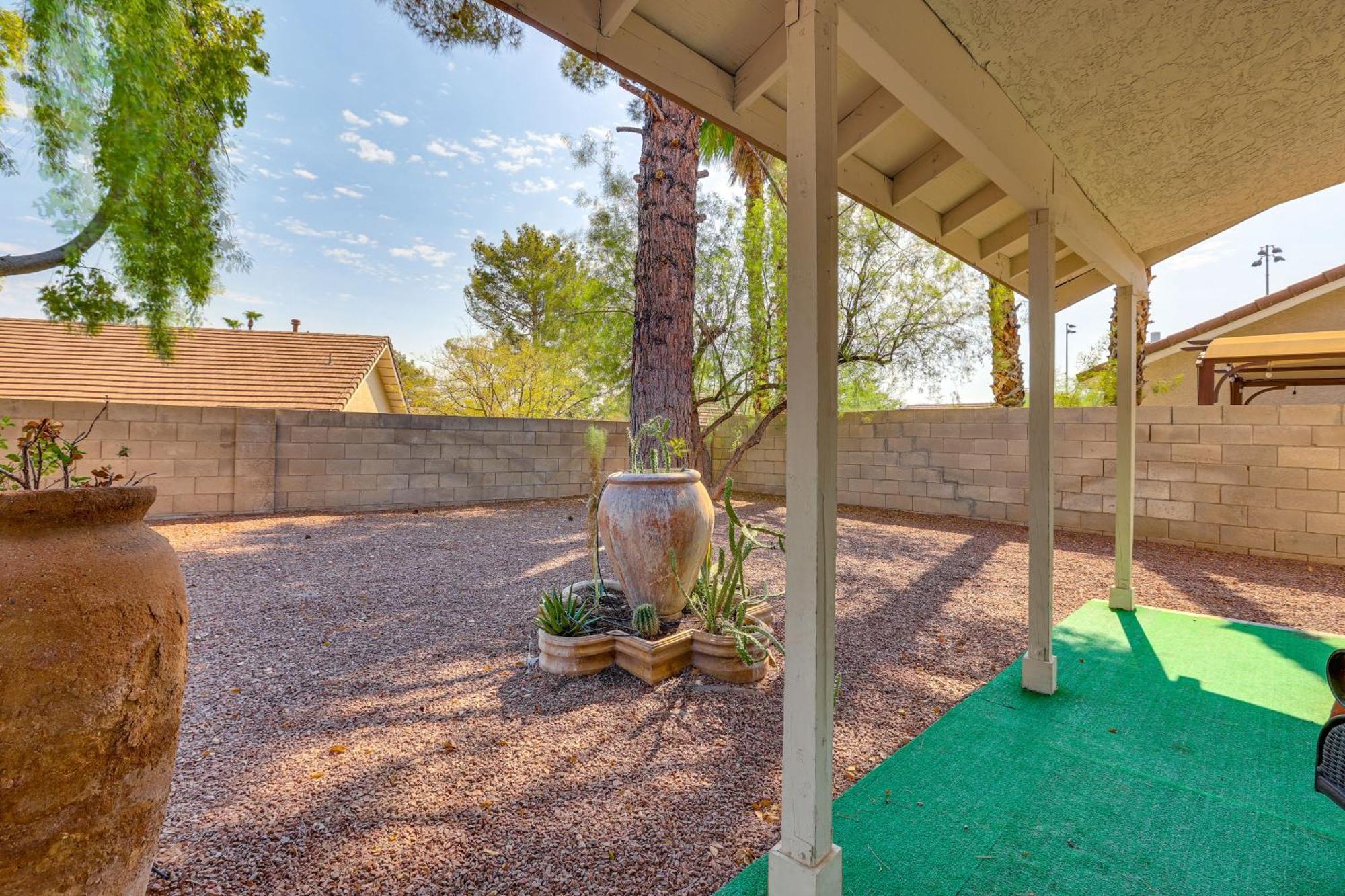 Furnished Patio, Fenced Yard In Valley Holiday home