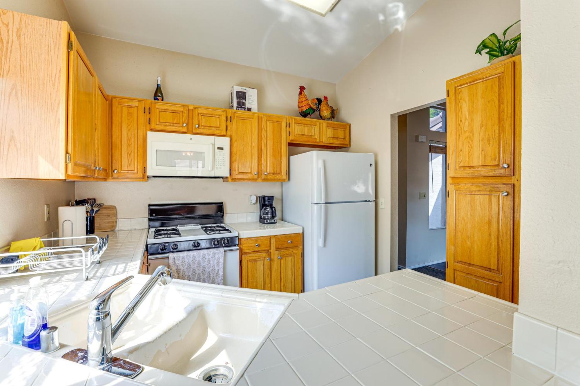 Furnished Patio, Fenced Yard In Valley *