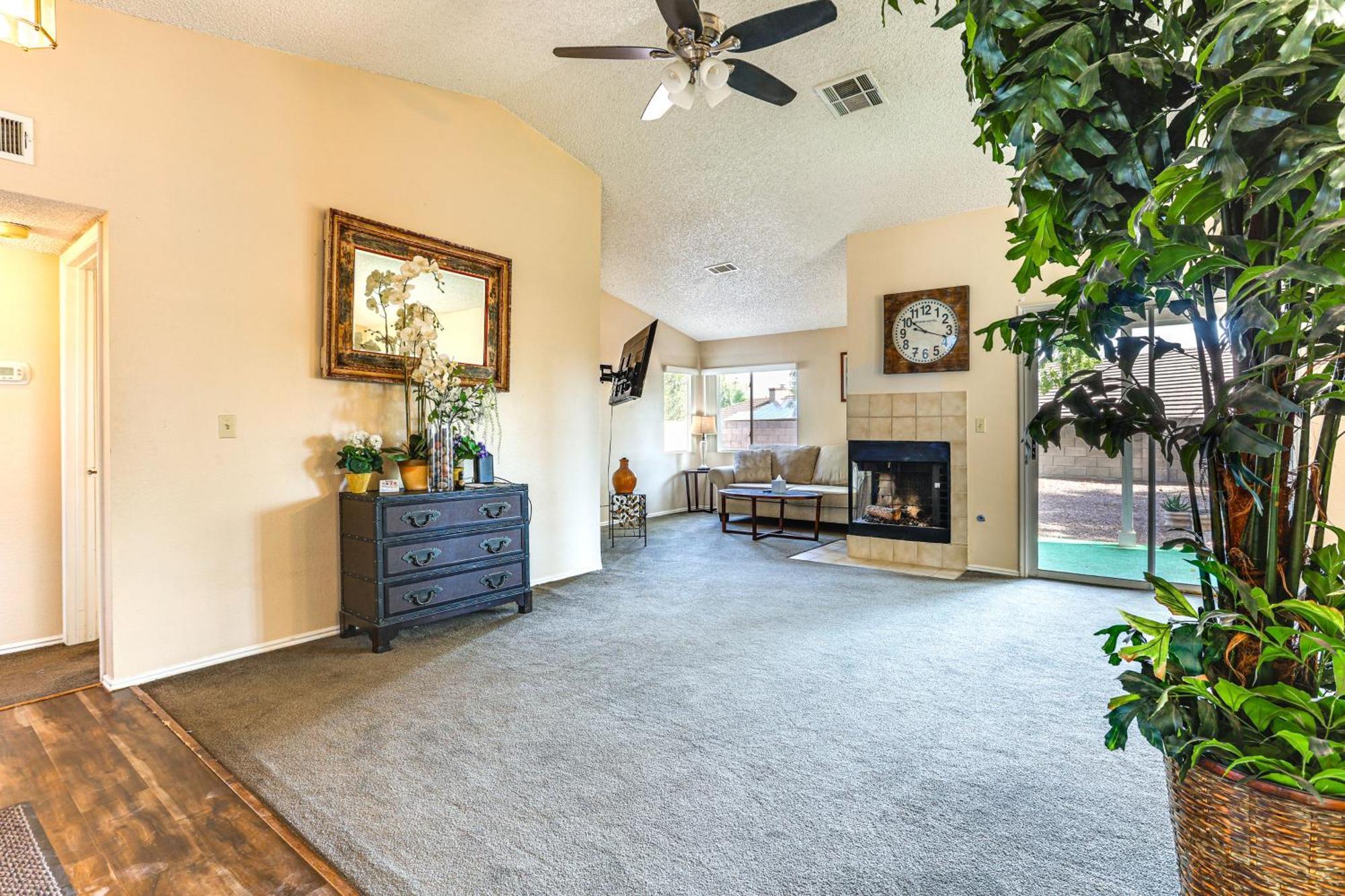 Furnished Patio, Fenced Yard In Valley Holiday home